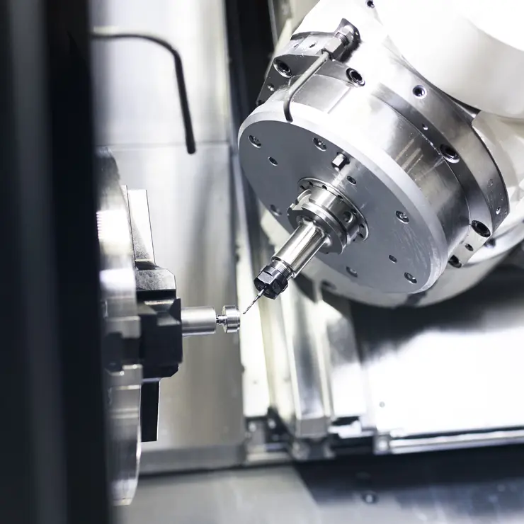 CNC Drehmaschine mit minimalen Toleranzen bei PJK